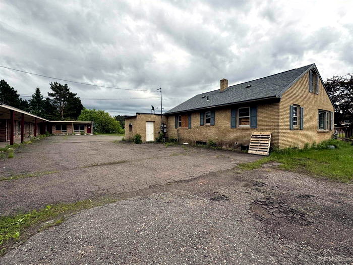 Crestview Motel (Crest View Motel) - Real Estate Listing Photo (newer photo)